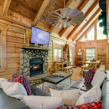 Gatlinburg Family Cabin With Private Hot Tub And Deck! Villa Exterior photo